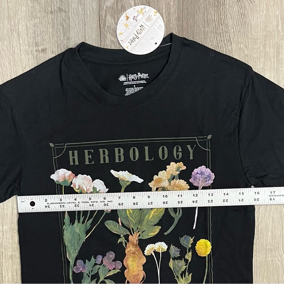 Harry Potter Herbology Hogwarts Graphic Black Print Tee Shirt Unisex Size Small - Picture 7 of 8